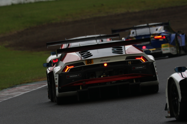 決勝レース: 織戸学／平峰一貴組（マネパランボルギーニ GT3）