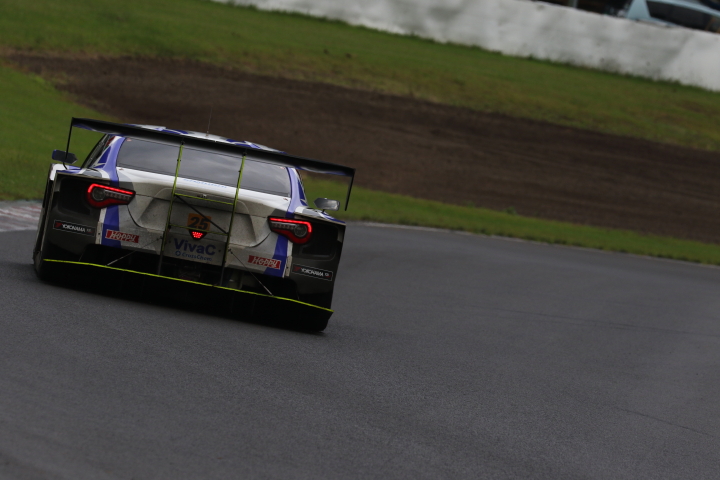 決勝レース: 松井孝允（VivaC 86 MC）