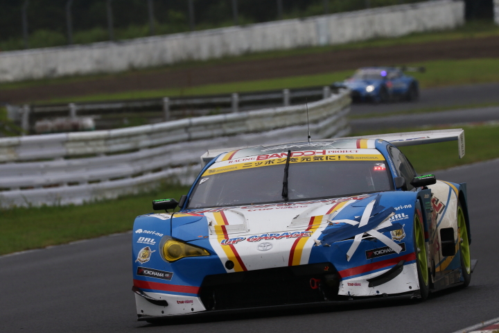 決勝レース: 中山友貴（UPGARAGE BANDOH 86）