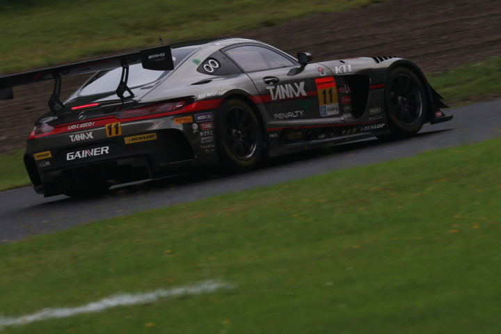 決勝レース: 平中克幸／ビヨン・ビルドハイム組（GAINER TANAX AMG GT3）