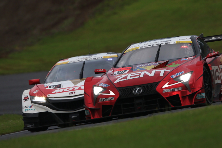 決勝レース: 立川祐路（ZENT CERUMO LC500）
