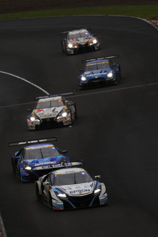 決勝レース: GT500クラスの争い