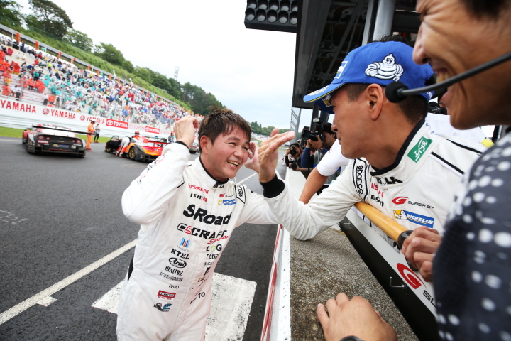 決勝レース: GT500クラスで2位に入った本山哲（MOLA）