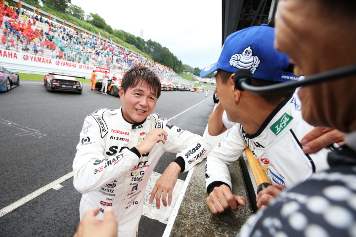 決勝レース: GT500クラスで2位に入った本山哲（MOLA）