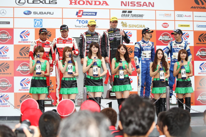 表彰式: GT300クラスのトップ3チーム