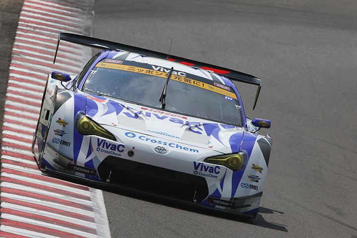 公式練習: GT300クラス3位は松井孝允／山下健太組（VivaC 86 MC）