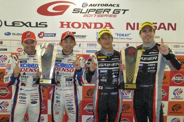 決勝フォトセッション: 両クラスのウィナー