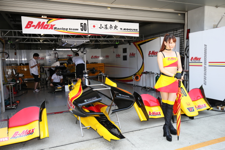 ピットウォーク: レースクイーン