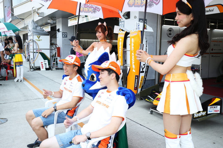 ピットウォーク: 全日本F3に出場する坪井翔と宮田莉朋（カローラ中京Kuo TEAM TOM'S）