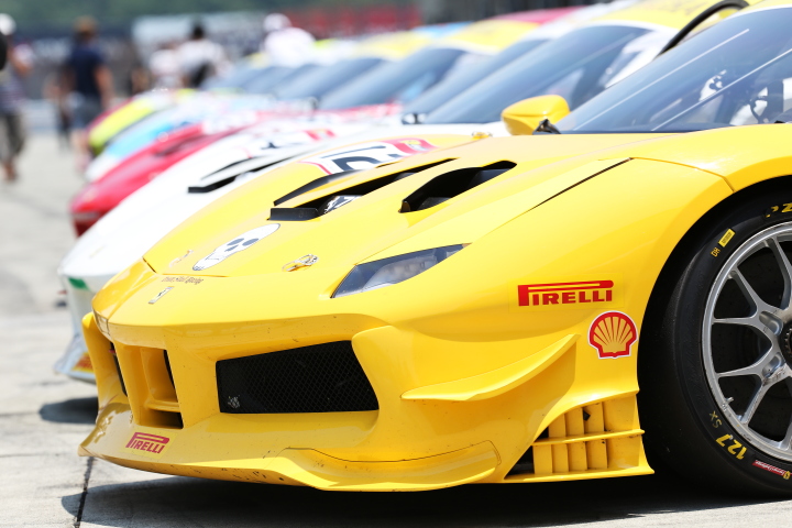 ピットウォーク: サポートレースのＦｅｒｒａｒｉ　Ｃｈａｌｌｅｎｇｅ　Ｔｒｏｆｅｏ　Ｐｉｒｅｌｌｉ　Ａｓｉａ　Ｐａｃｉｆｉｃに出場したマシン