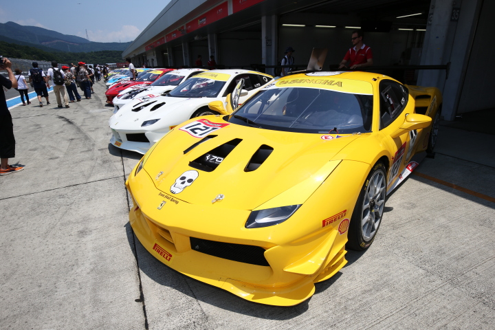 ピットウォーク: サポートレースのＦｅｒｒａｒｉ　Ｃｈａｌｌｅｎｇｅ　Ｔｒｏｆｅｏ　Ｐｉｒｅｌｌｉ　Ａｓｉａ　Ｐａｃｉｆｉｃに出場したマシン