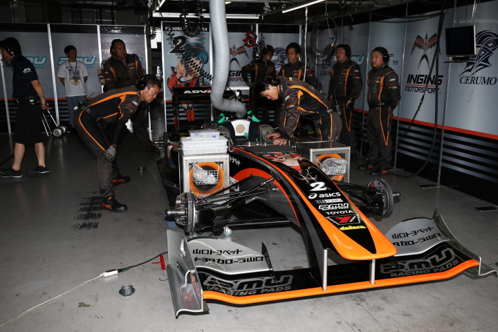 公式予選: P.MU/CERUMO・INGING SF14（石浦宏明車）