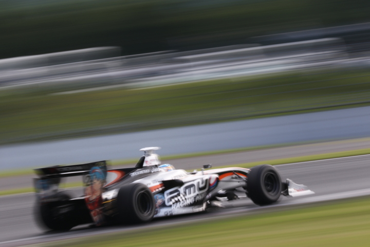 公式予選: 石浦宏明（P.MU/CERUMO・INGING SF14）