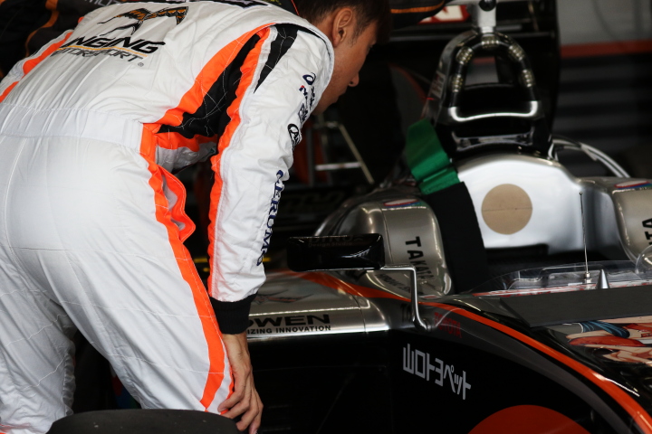 フリー走行: 石浦宏明（P.MU/CERUMO · INGING）