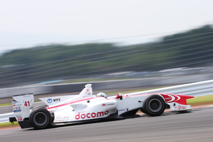 フリー走行: 伊沢拓也（DOCOMO DANDELION M41Y SF14）