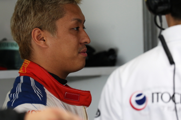 スタート進行: 関口雄飛（ITOCHU ENEX TEAM IMPUL）