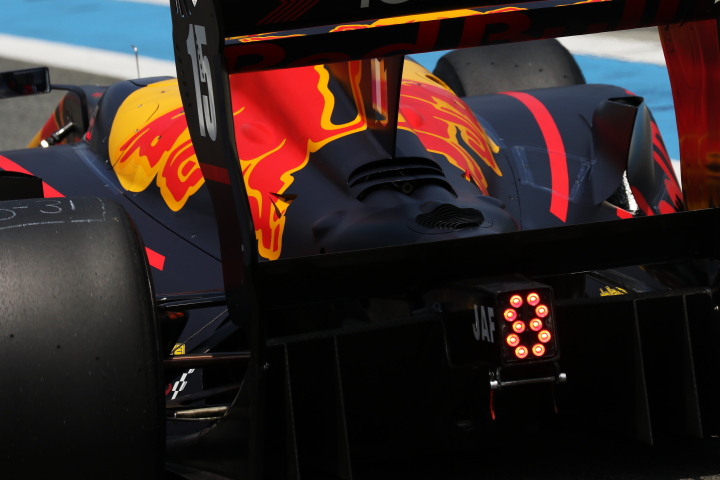 スタート進行: TEAM MUGEN SF14（ピエール・ガスリー車）