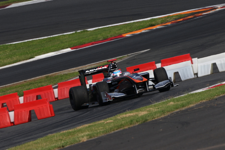 決勝レース: 国本雄資（P.MU/CERUMO・INGING SF14）