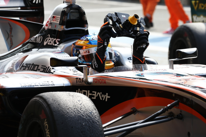 決勝レース: 石浦宏明（P.MU/CERUMO · INGING）