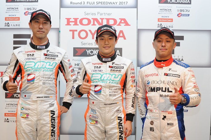 公式予選フォトセッション: 上位3名のドライバーたち