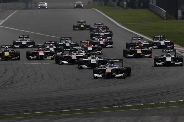 55周の決勝レースがスタートした