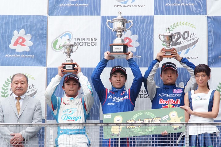 表彰式: 優勝・小倉祥太、2位・荒川麟、3位・佐藤セルゲイビッチ