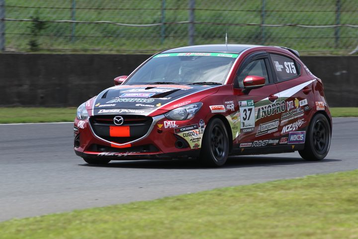 ST-5クラス予選4位は関豊／井尻薫／梅田剛組（DXLアラゴスタNOPROデミオSKY-D）