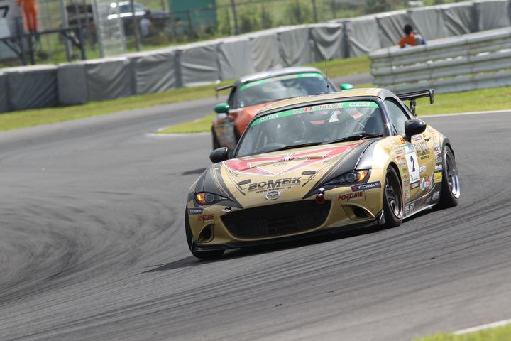 ST-5クラス決勝2位は筒井克彦／山下潤一郎／山西康司組（TEAM221 BOMEXマッハ車検ND5RC）