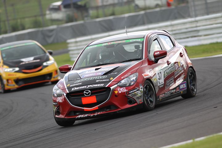 ST-5クラス決勝3位は関豊／梅田剛／井尻薫組（DXLアラゴスタNOPROデミオSKY-D）