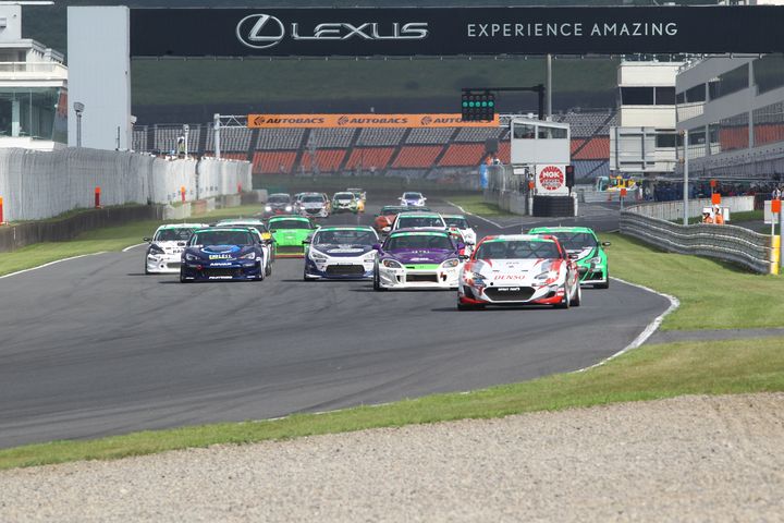 グループ2、3時間の決勝レースがスタートした