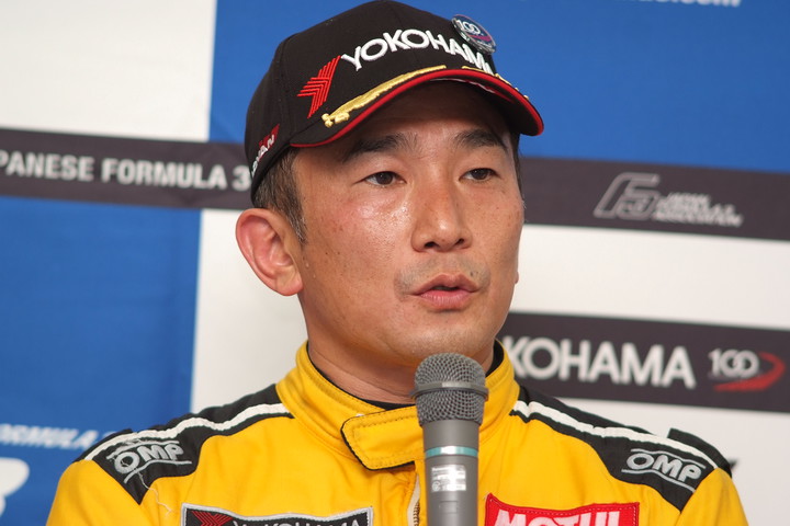 決勝記者会見: 2位のDRAGON（B-MAX RACING TEAM）