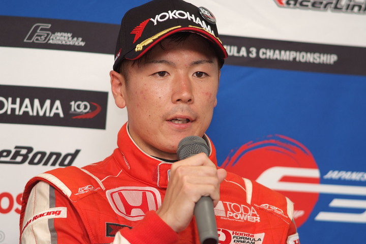 決勝記者会見: 3位の大津弘樹（TODA RACING）