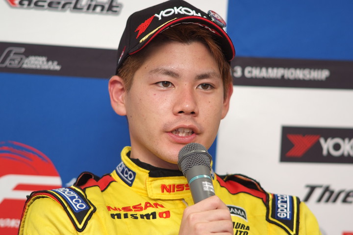 決勝記者会見: 2位の高星明誠（B-MAX Racing Team with NDDP）