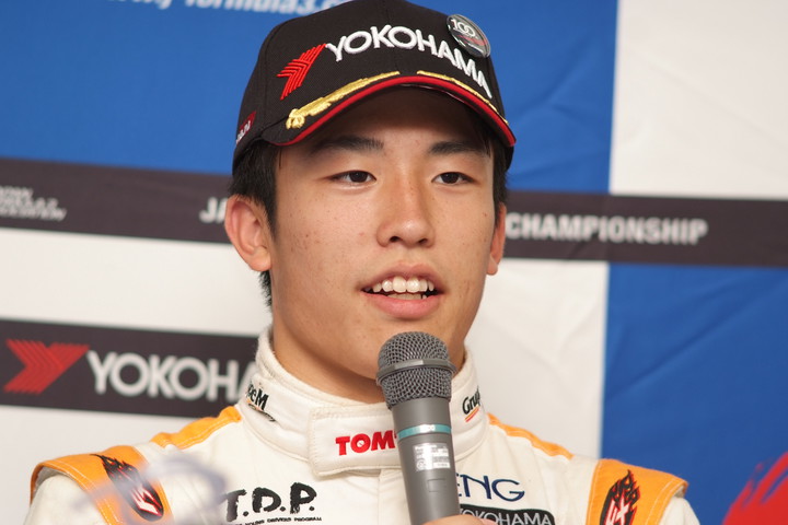 決勝記者会見: 優勝した坪井翔（カローラ中京Kuo TEAM TOM'S）