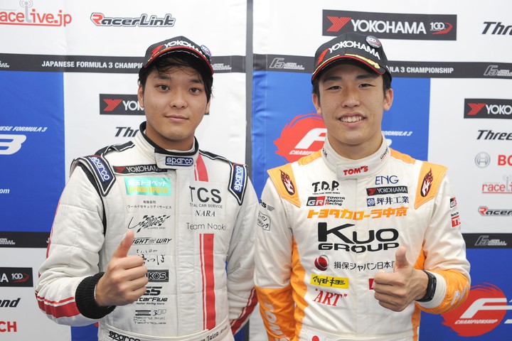 決勝フォトセッション: Nクラス優勝の平優弥と総合優勝の坪井翔