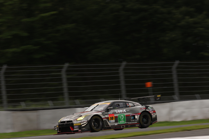 決勝レース: 富田竜一郎（GAINER TANAX triple a GT-R）