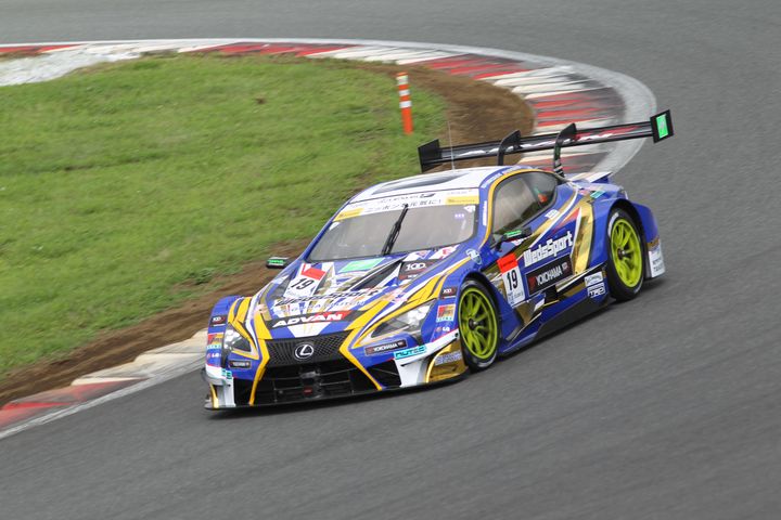 公式練習: GT500クラストップタイムは関口雄飛／国本雄資組（WedsSport ADVAN LC500）