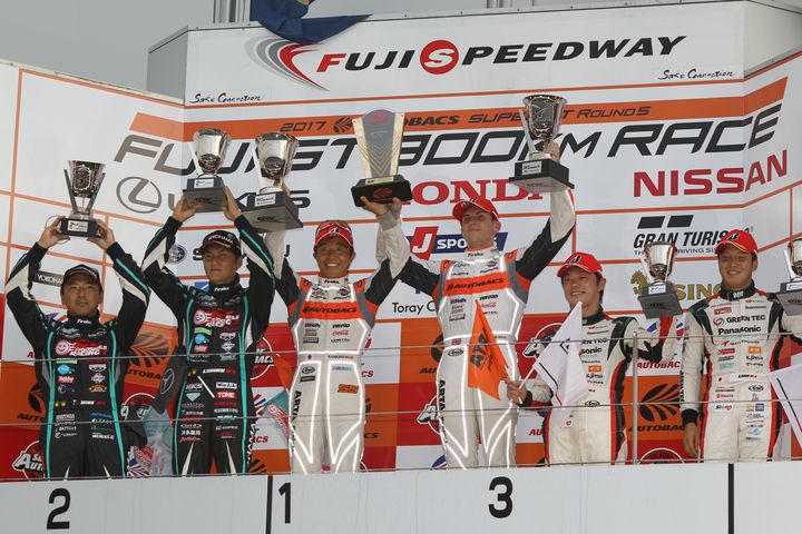 GT300クラスの表彰式