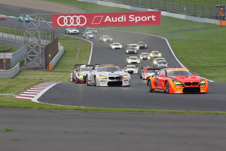 GT300クラスのスタートシーン