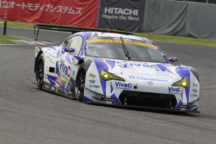 GT300クラスポールポジションは松井孝允／山下健太／近藤翼組（VivaC 86 MC）