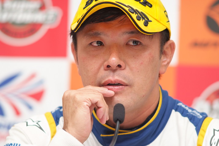 決勝記者会見: GT500クラスで優勝した松浦孝亮（NAKAJIMA RACING）