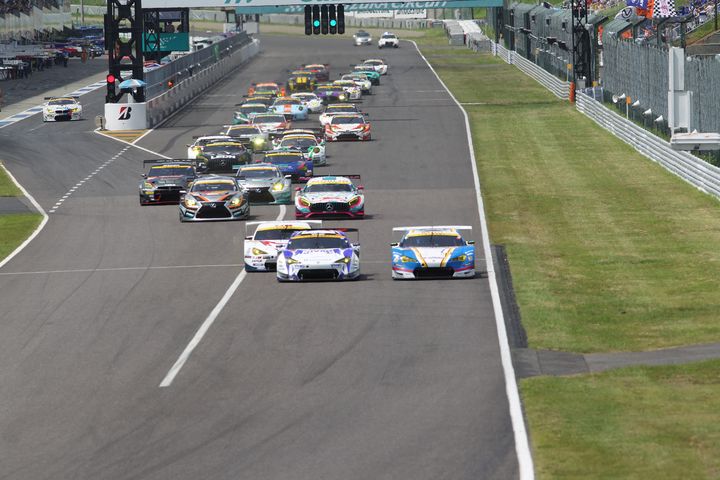 GT300クラスのスタートシーン