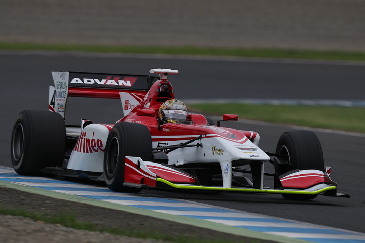 フリー走行1回目: 3位は山下健太（FUJI x raffinee KONDO SF14）