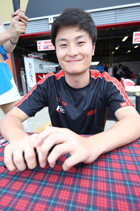 ピットウォーク: 山下健太（KONDO RACING）