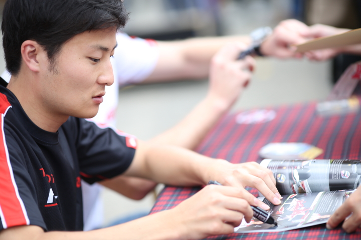 ピットウォーク: 山下健太（KONDO RACING）