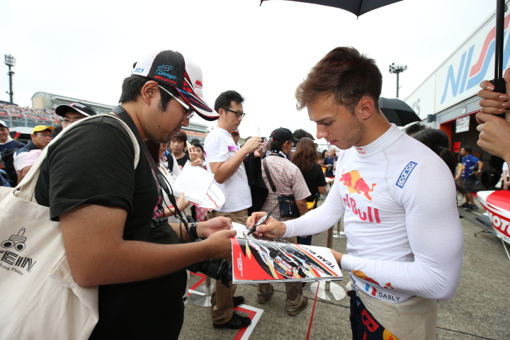 ピットウォーク: ピエール・ガスリー（TEAM MUGEN）