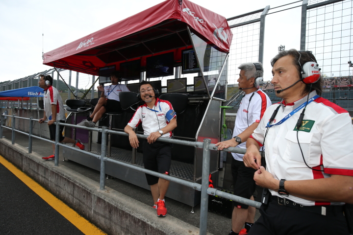 公式予選: 田中耕太郎エンジニア（KONDO RACING）