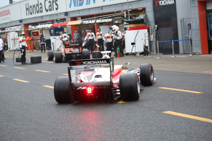 公式予選: 山本尚貴（TEAM MUGEN SF14）