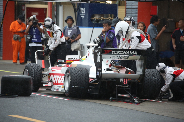 公式予選: 山本尚貴（TEAM MUGEN SF14）