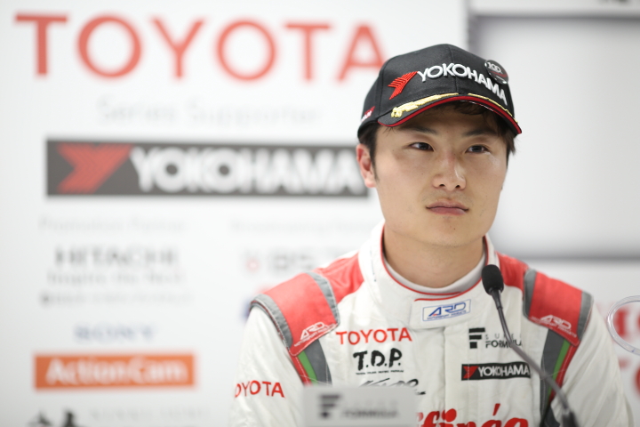 予選記者会見: ポールポジションの山下健太（KONDO RACING）